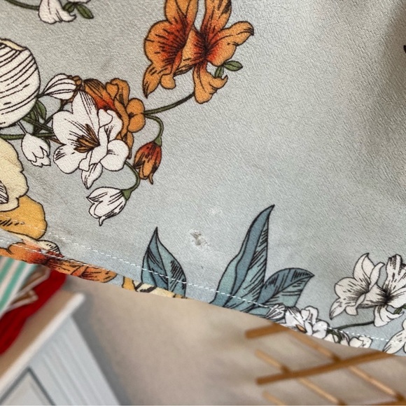 ✨Tribal Jeans Flowy Floral Tank✨ - Picture 4 of 5